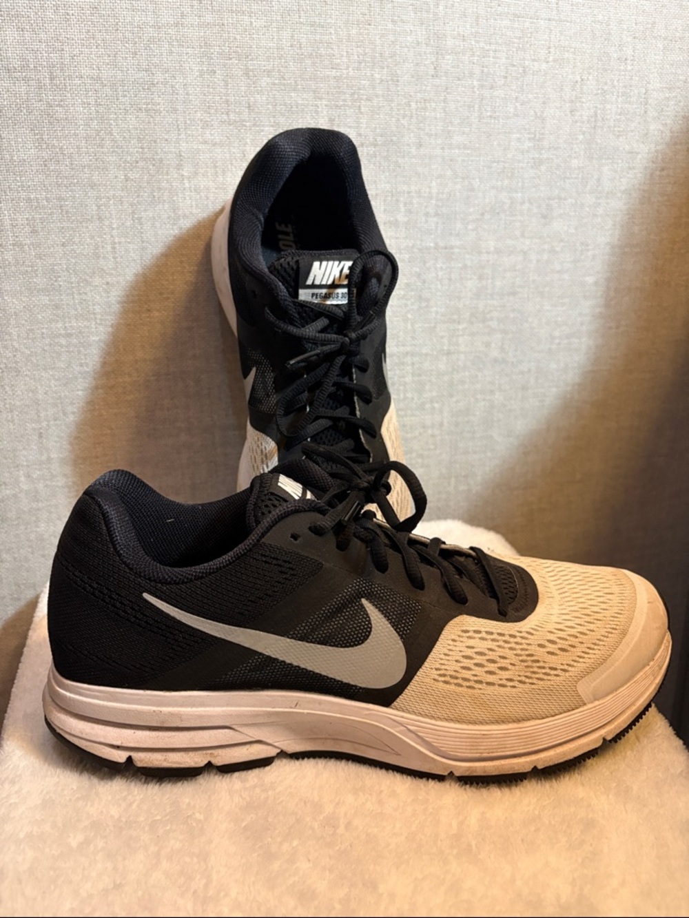 Nike Black and Beige/Off-White Men’s Trainer Sneakers